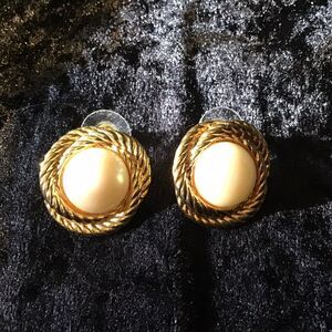 Mabe Style Faux Pearl Button Huggie Earrings Gold Tone Pierced Vintage MCM